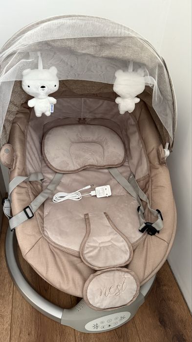 CHIPOLINO Електрическа бебешка люлка - шезлонг NEST МАКАДАМИЯ