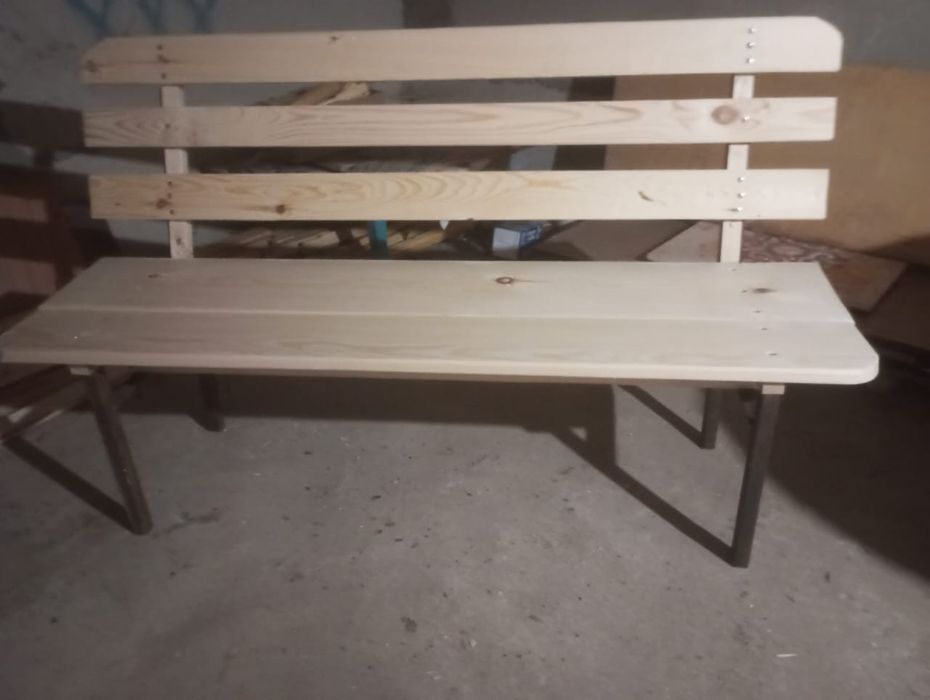 Скамейка деревянная