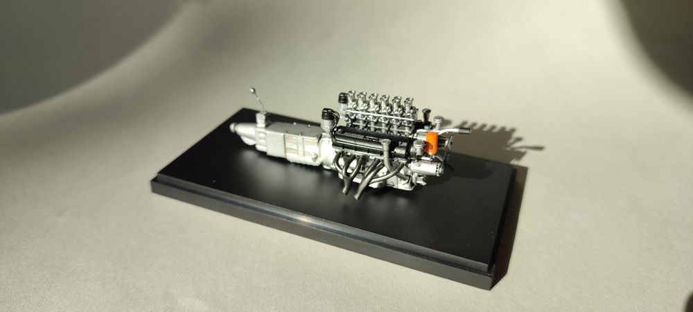 1:18 Ferrari 250 GTO двигател