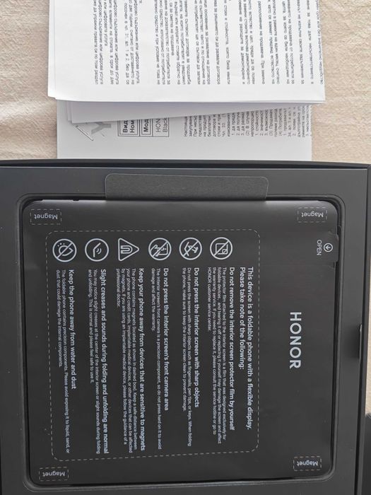 Продавам Honor Magic V5