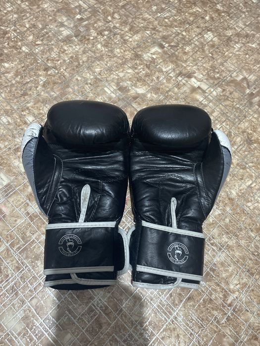 боксерские перчатки