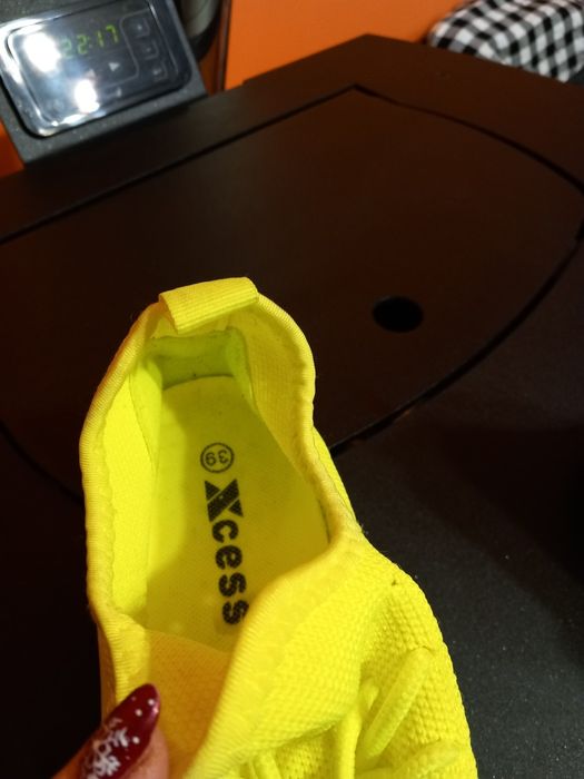 Маратонки чисто нови