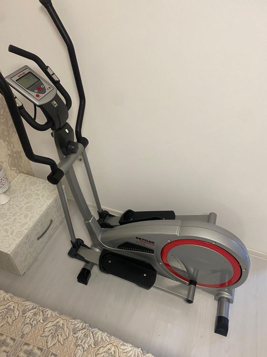 Vând bicicleta eliptica