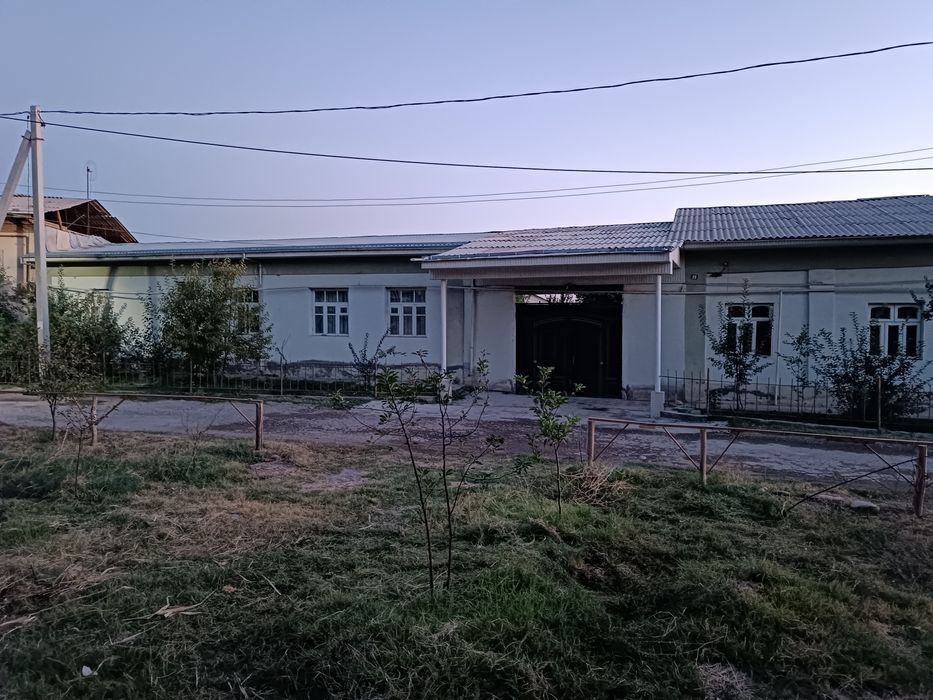 Toshken viloyati shoro bozor tomonda 4 .5 сотик Икки томонлама  дарвоз