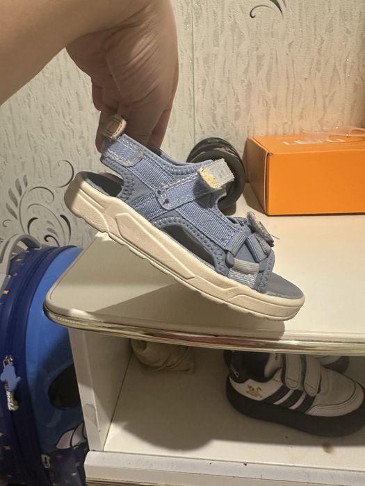 Продам сандали H&M