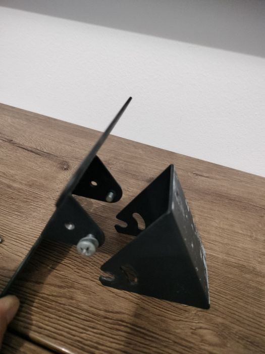 Vând suport tv pentru diagonala 60,eu l-am avut într-o bucatarie