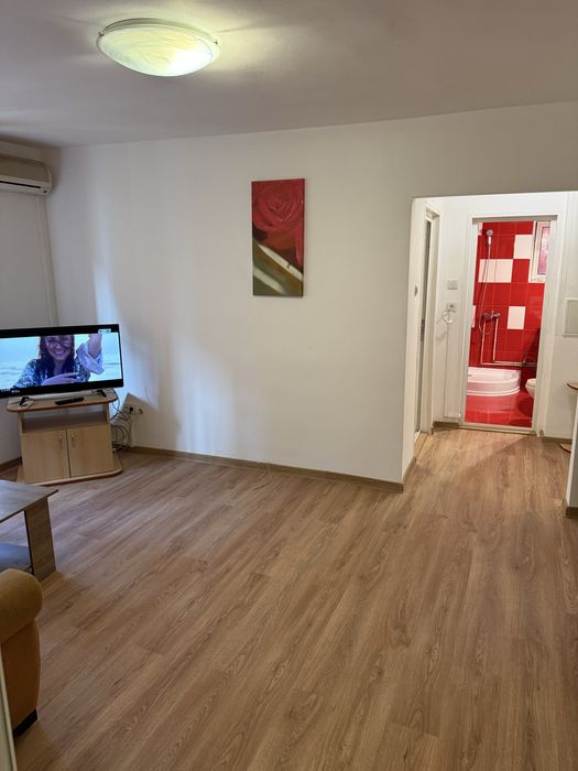 Vand apartament doua camere ULTRACENTRAL parter