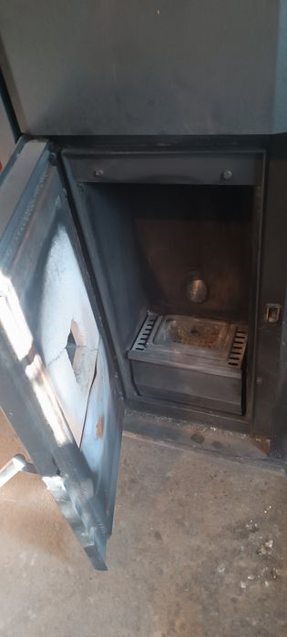 Vând cazan pe peleți și boiler