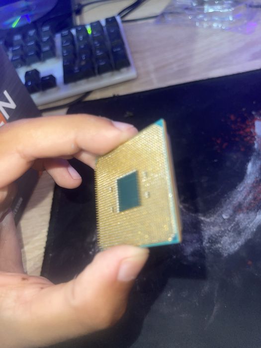 Vand Procesor AMD Ryzen 3 2200g