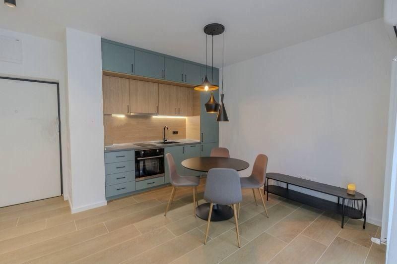 Двустаен апартамент в ж.к. Дружба 2.