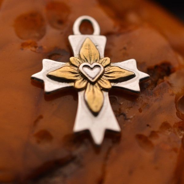 Сребърен медальон 925 Кръстът на Светлината – символ на вяра и закрила