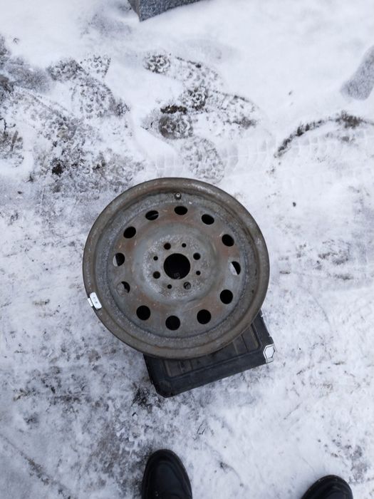 Зимние шины с дисками, в нормальном состоянии