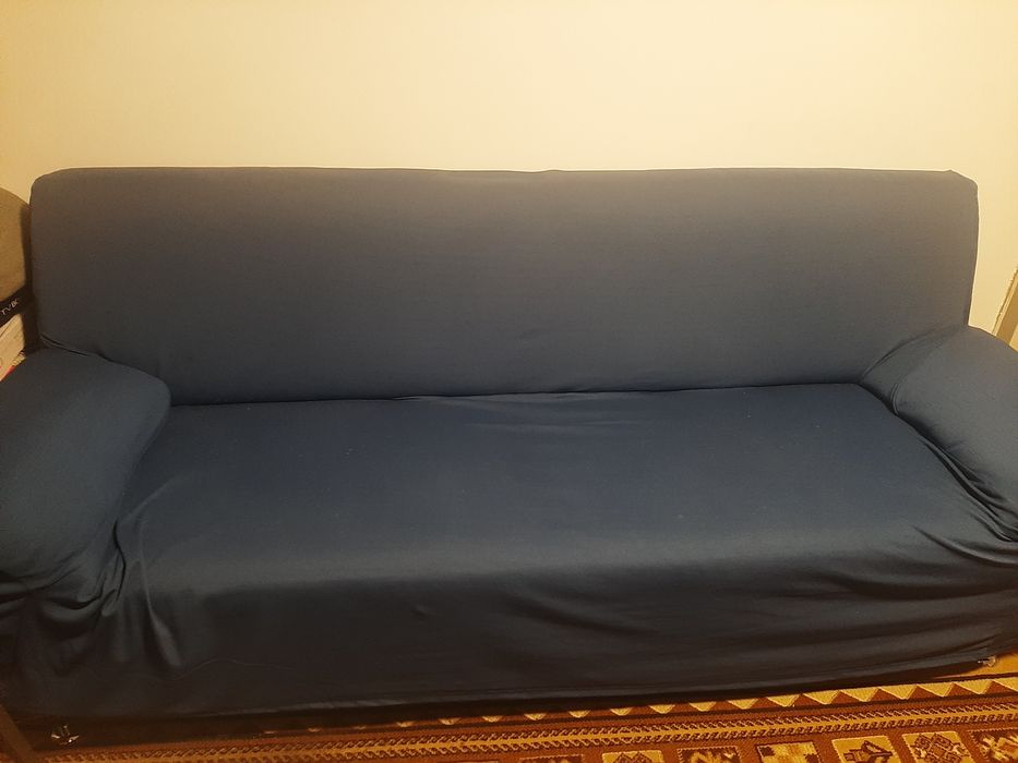 Vând canapea fixa .