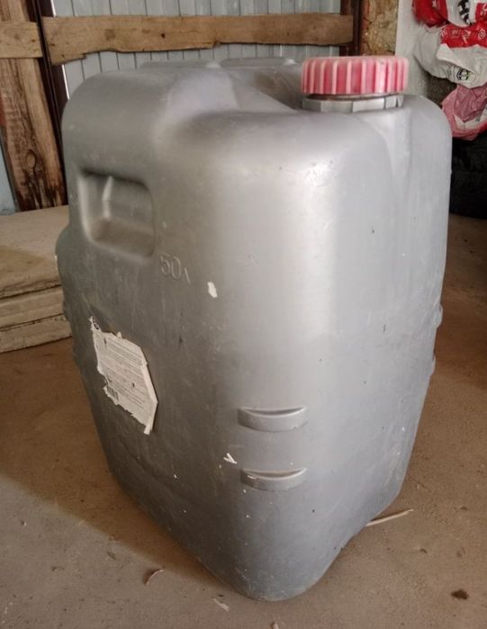 Продам канистры 50 литров