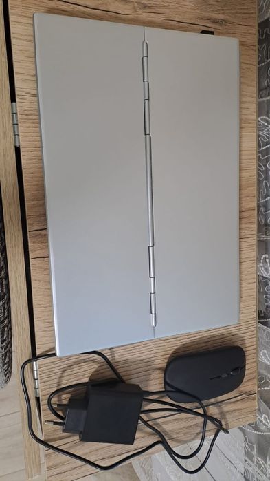 Продам ноутбук .