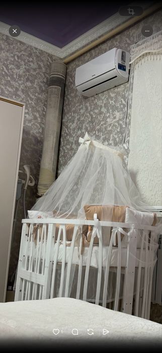 Манеж с маятником на колесиках