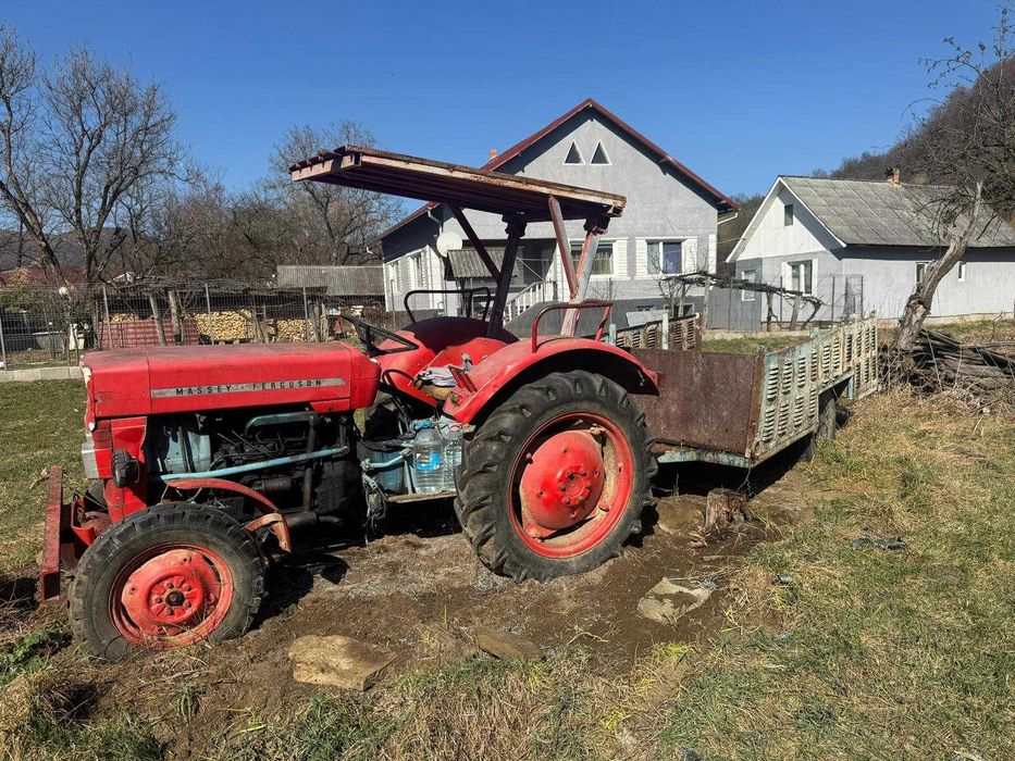 Vând tractor Masey Ferguson cu remorca
