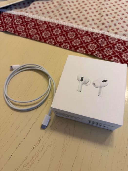 Слушалки - AirPods Pro 1st Generation