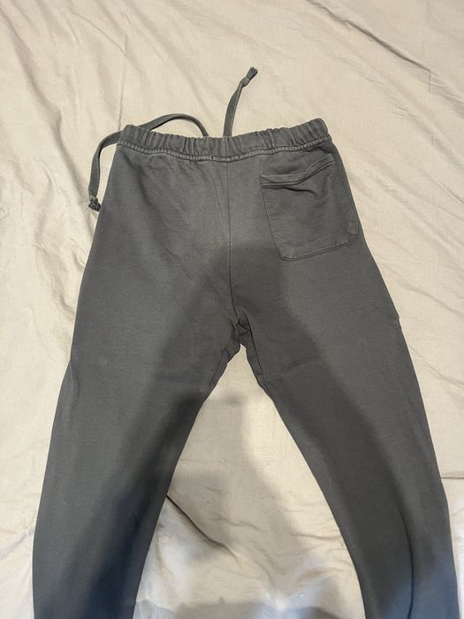 Анцуг Fear of God Essentials