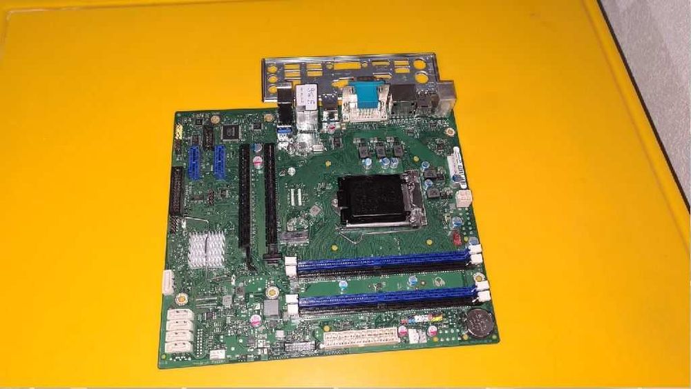 916S.Placa De Baza Fujitsu D3402-B1,4xDDR4,Socket 1151,Gen6