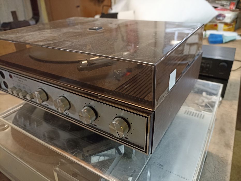 Грамофон + един за подарък