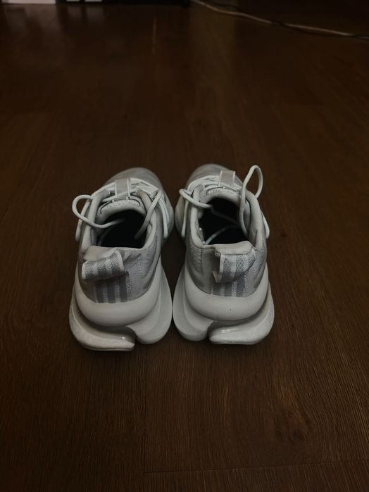 Adidas Alphaboost V1