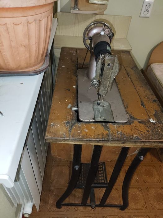 Раритетная швейная машинка