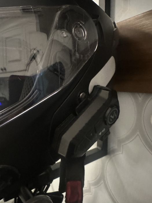 Продам два шлема , обе с гарнитурой