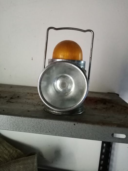 Vând lanternă veche funcționala.