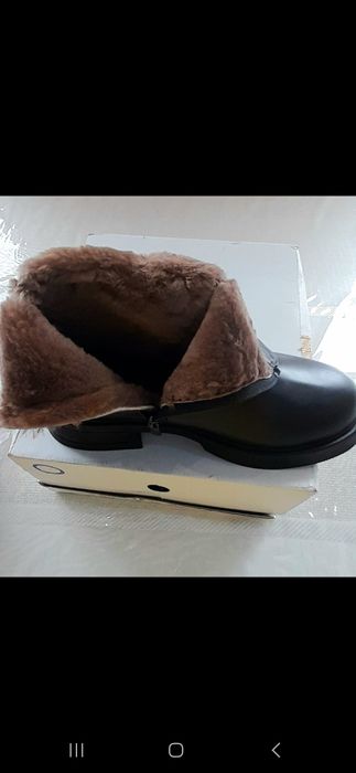 Продам новые женские ботинки