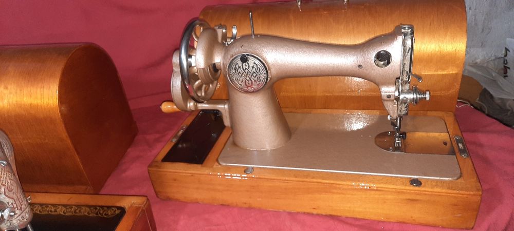 Продаётся ручная швейная машина Подольск.