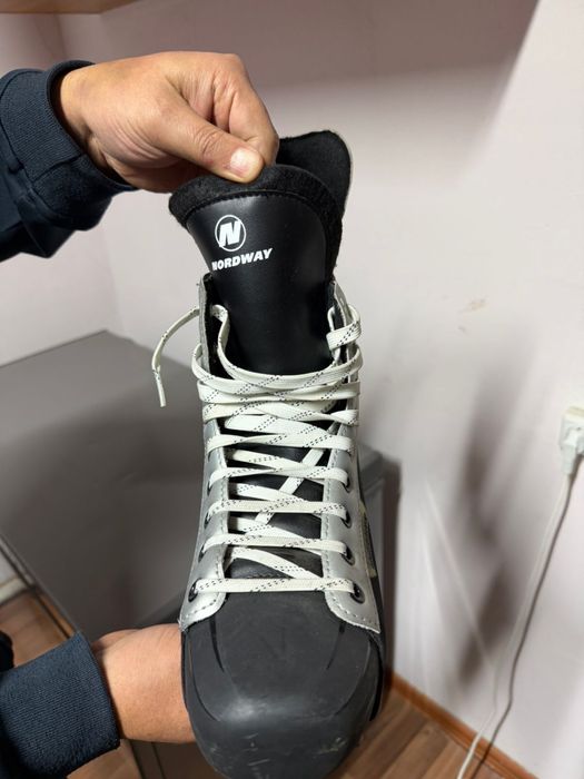 Коньки  б/у  в  хорошем  состояние  торг  есть