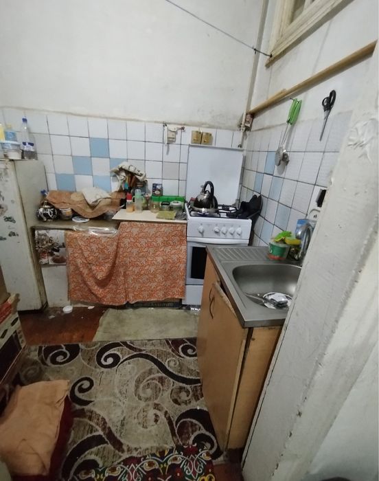 Продается 1 комнатная квартира в центре наваи вдоль дороги