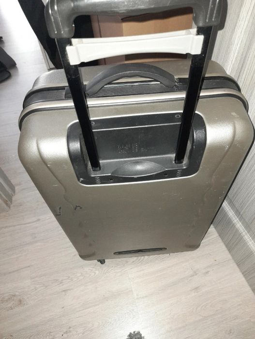 Vând troller gri