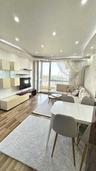 Дава се под наем Тристаен апартамент в Бургас, Славейков - 88 кв.м за 739.5 € - Снимка #1