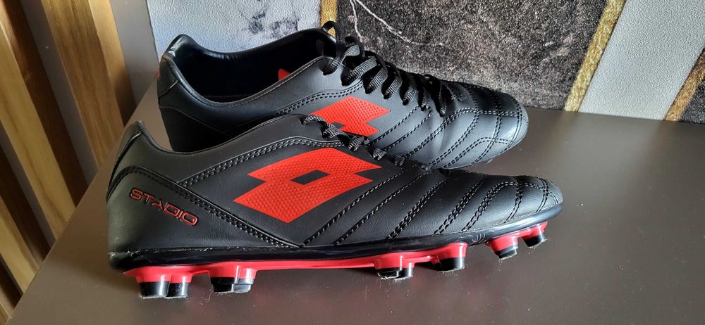 Бутсы футбольные