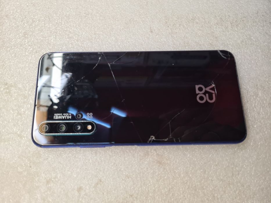 Huawei nova 5T 100%работеш лош външен вид
