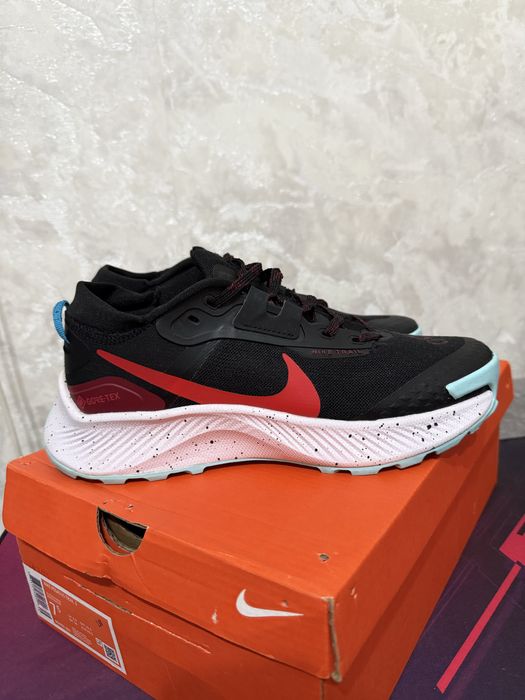 Новые кроссовки NIKE