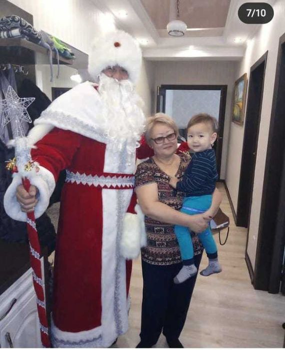 Дед Мороз на домашней новогодней елке