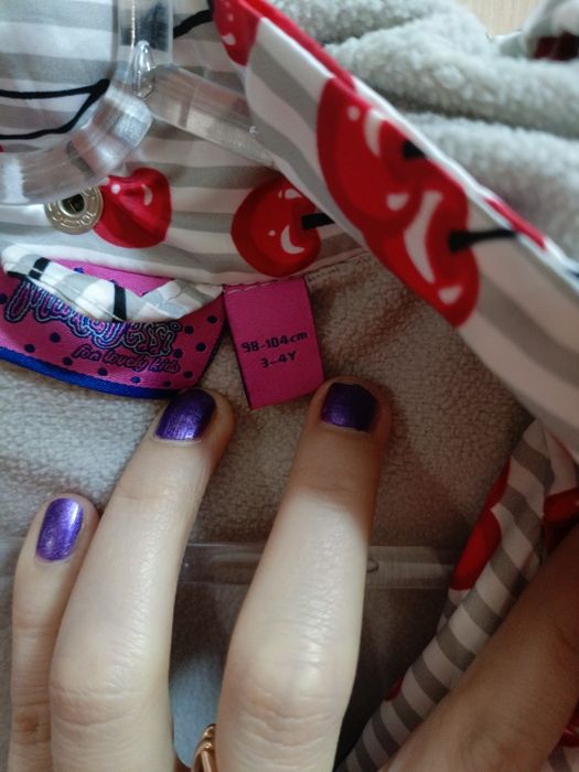 Продам куртку на девочку осень -весна