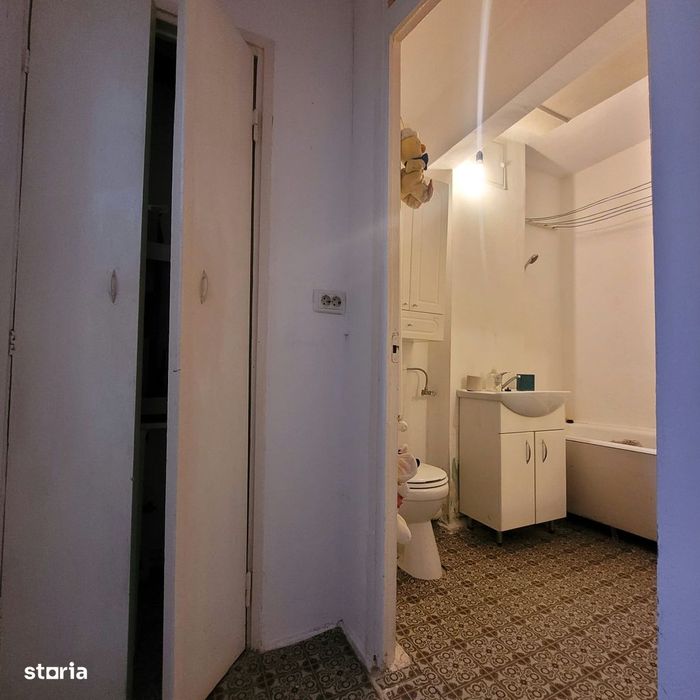De vanzare garsoniera decomandata, strada Spicului, et 1
