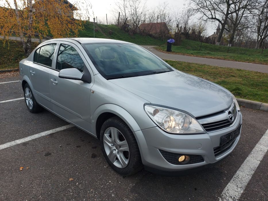 Opel Astra H Sedan 1.6 benzina 162000km