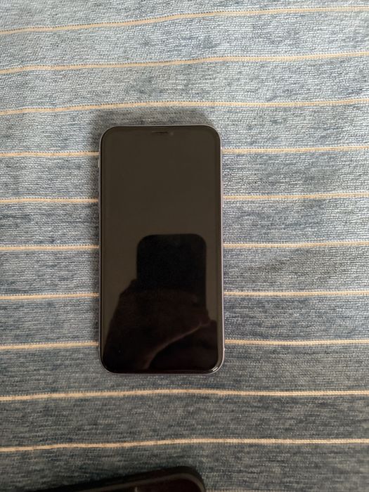 Продам айфон 11 б/у