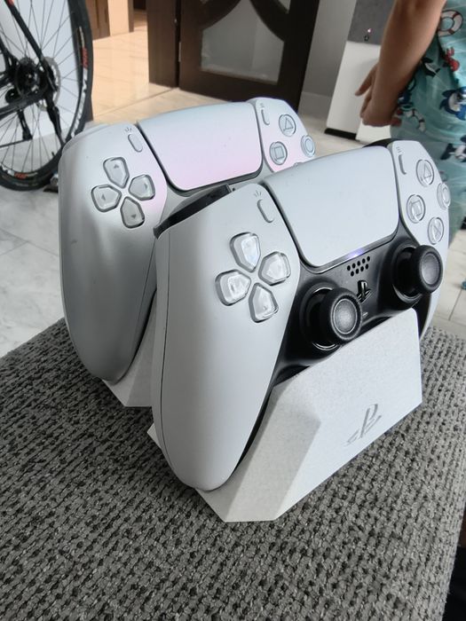 Стойка за playstation 5 dualsense джойстици