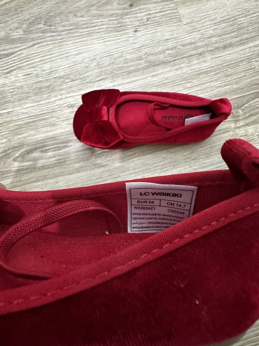 Продам детские туфельки