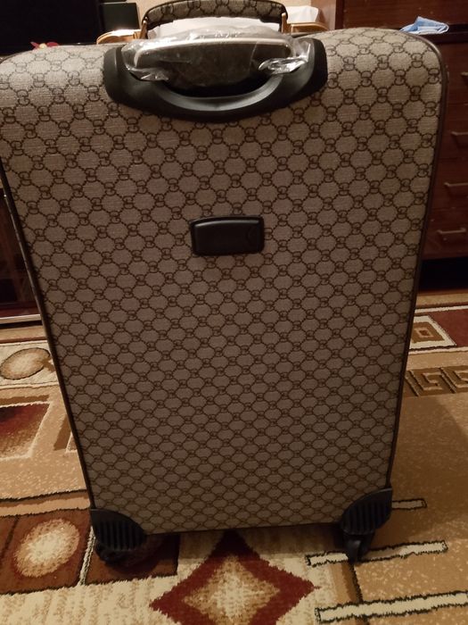 Продам чемодан,новый