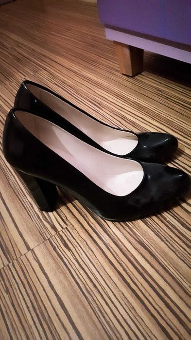 Черни токчета Мегияс