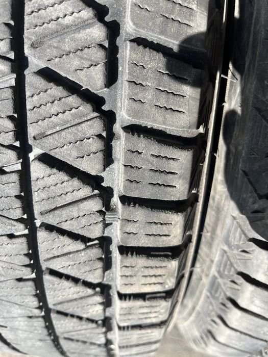 4 бр. зимни гуми 215/65/16 Bridgestone DOT 1020 7-7,5 mm