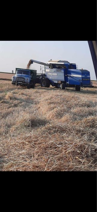 Комбайна NDW с всички хедери и 2 контри