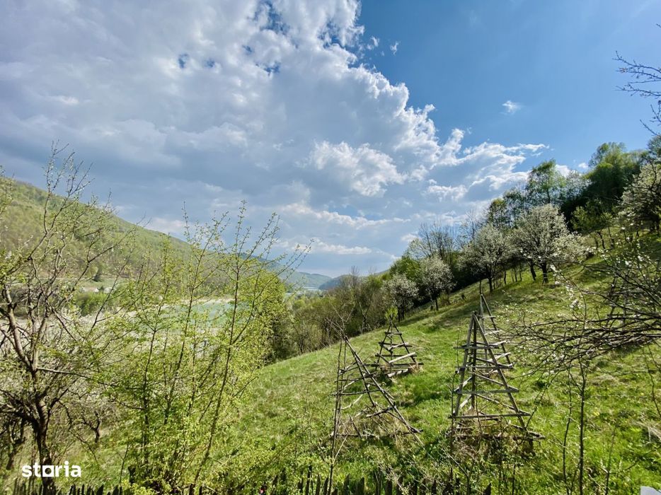 Teren vedere panoramica lacul Paltinu si dealuri in Valea Doftanei